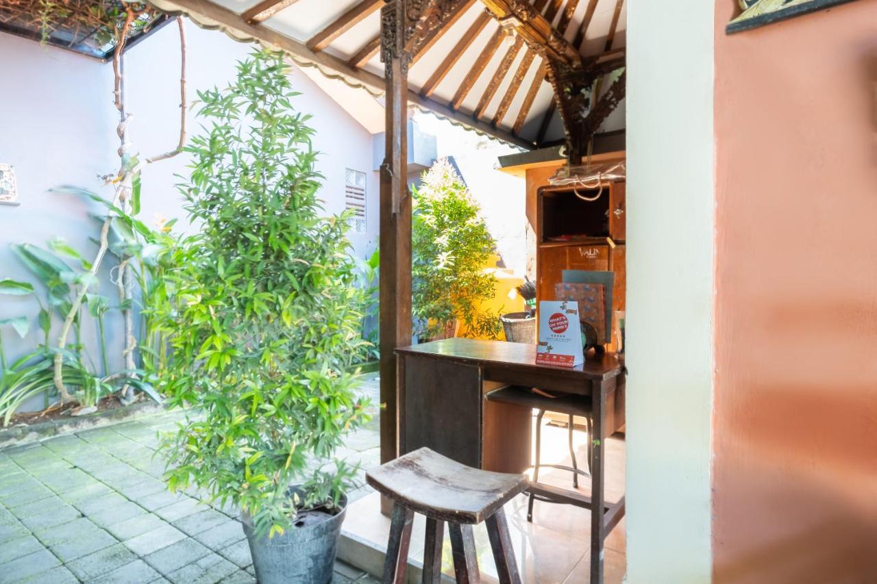 Oyo 3775 Ketut Inn Pesanggaran Екстер'єр фото