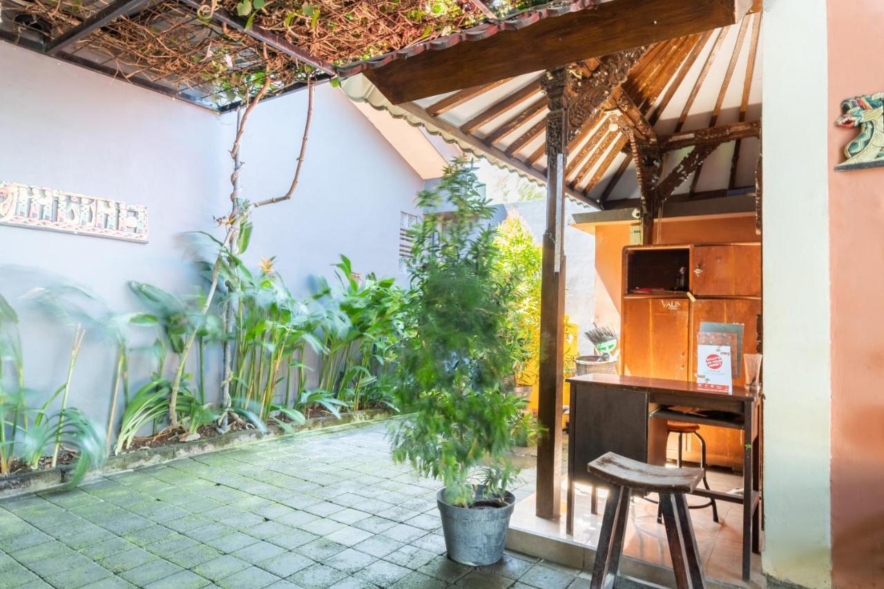 Oyo 3775 Ketut Inn Pesanggaran Екстер'єр фото